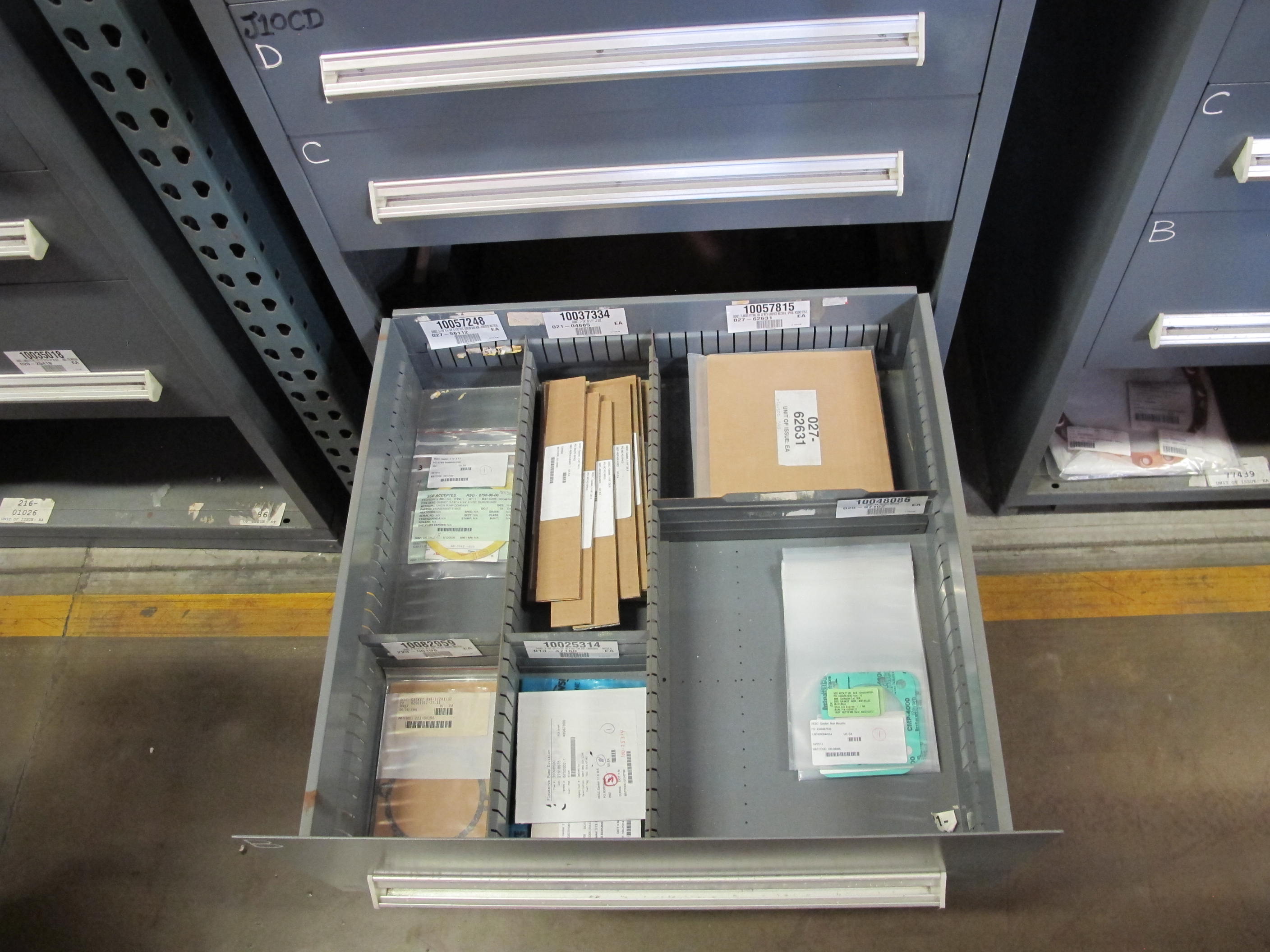 STANLEY VIDMAR HEAVY DUTY 5-DRAWER PARTS CABINET W/ CONTENTS (W-50) LOADING & HANDLING FEE $25-